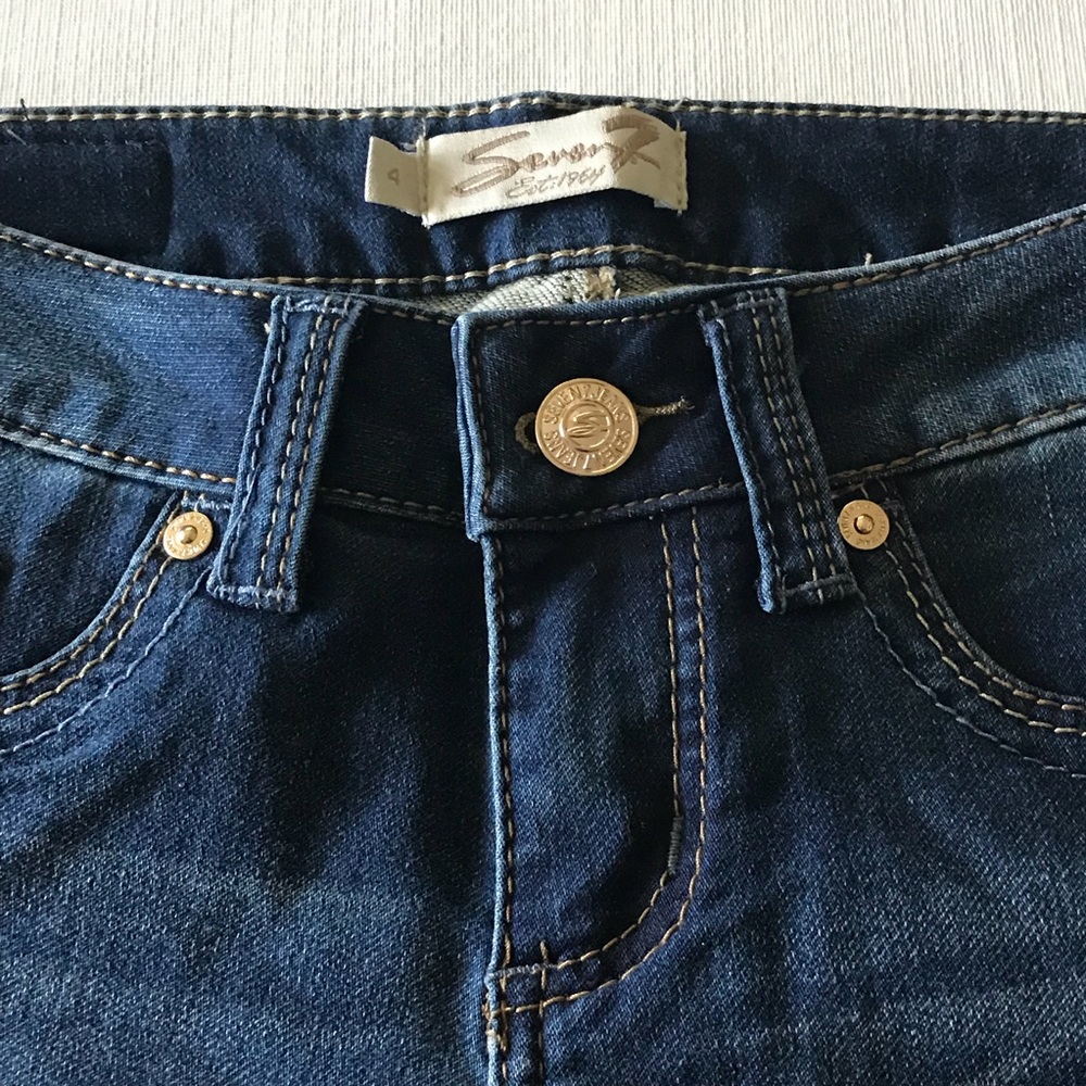 Seven7 Cropped Slightly Distressed Jeans - Picture 5 of 8